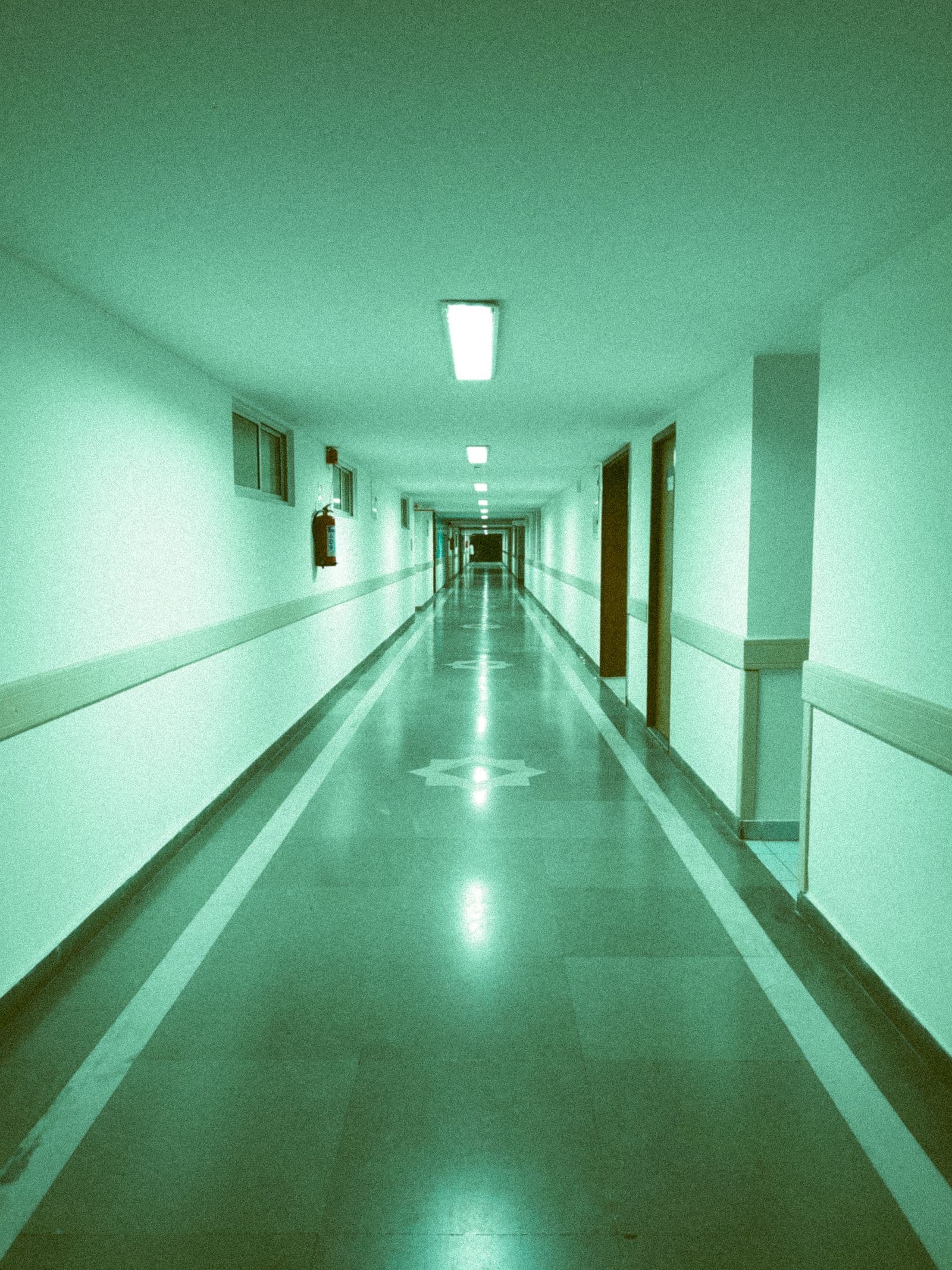 Pasillo de un hospital moderno